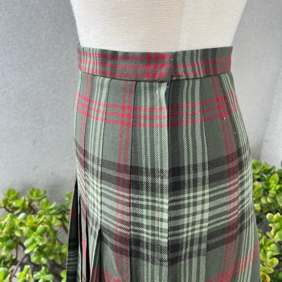 Vintage plaid tartan greens pleated wool skirt Sz Small by The Scotch House - Picture 7 of 10